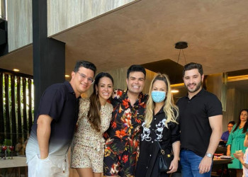 Solange Almeida canta em aniversario surpresa em Fortaleza